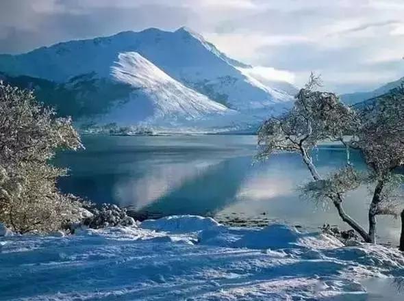 在宇宙的年历中，我们的存在连半秒钟都不到！