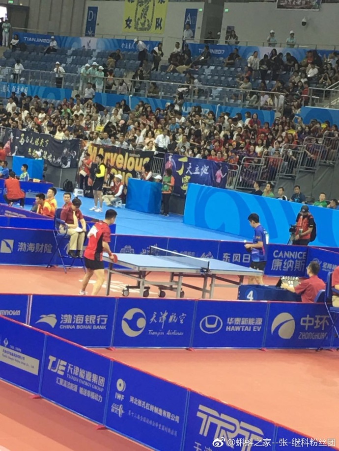 赛场出“代沟”迷妹怒指大叔乱打call大叔懵了：啥意思？