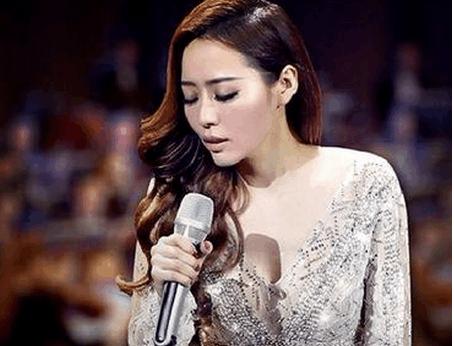 张靓颖邓紫棋的唱功哪个好,邓紫棋和张靓颖谁更好听