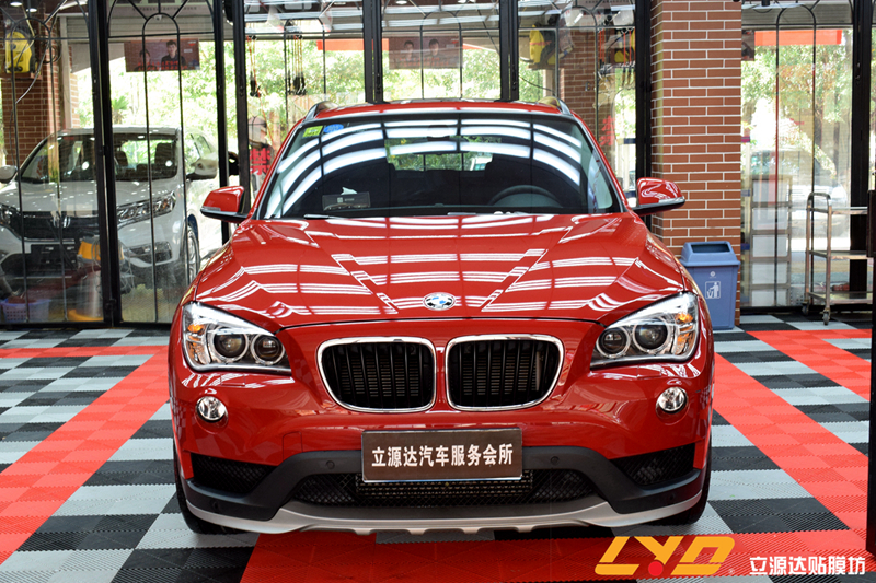 镀晶后漆面不是很光滑,漆面镀晶的前后对比效果