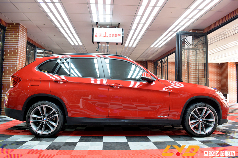 镀晶后漆面不是很光滑,漆面镀晶的前后对比效果