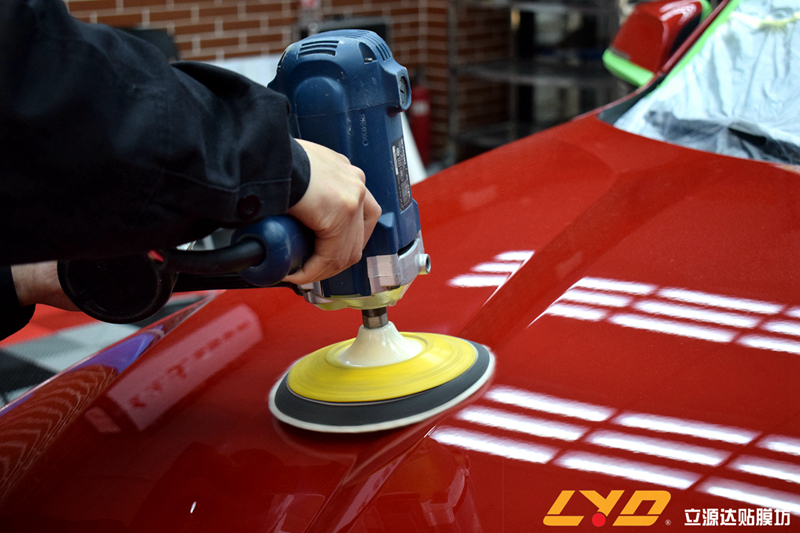 镀晶后漆面不是很光滑,漆面镀晶的前后对比效果