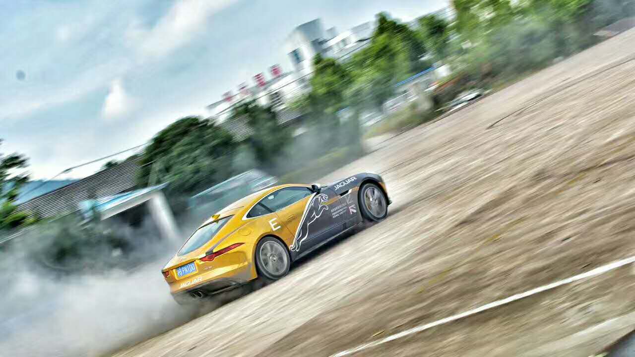 新捷豹f-type海外试驾,试驾捷豹f-type2024款