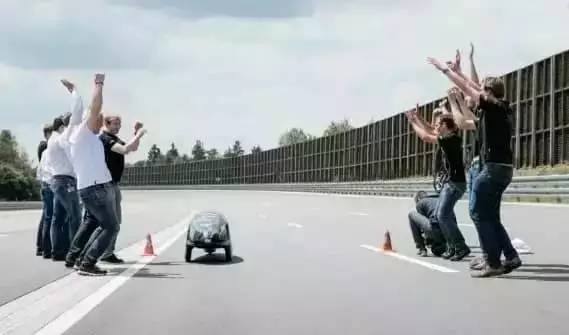 一个大笑话？一度电能跑1232公里