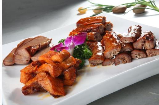 周黑鸭店里一盒鸭脖多少钱,周黑鸭鸭脖一般多少钱一斤