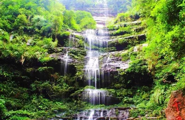 成都周边的野瀑布,成都周边超级宽大瀑布