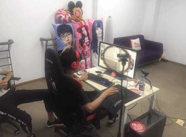 cf主播被官方实锤外挂,cf有些主播开挂为什么不封号