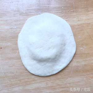 如何制作广式叉烧包包子皮,酥皮叉烧包包法慢动作