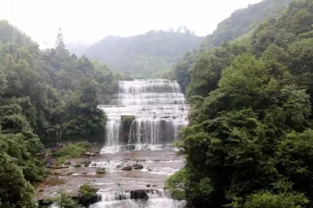 成都周边的野瀑布,成都周边超级宽大瀑布