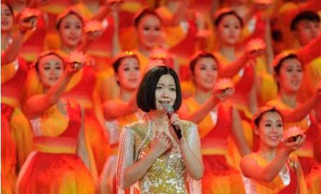 姚贝娜青歌赛歌曲二十年后再相会,孙嫣然金美儿姚贝娜青歌赛三姐妹