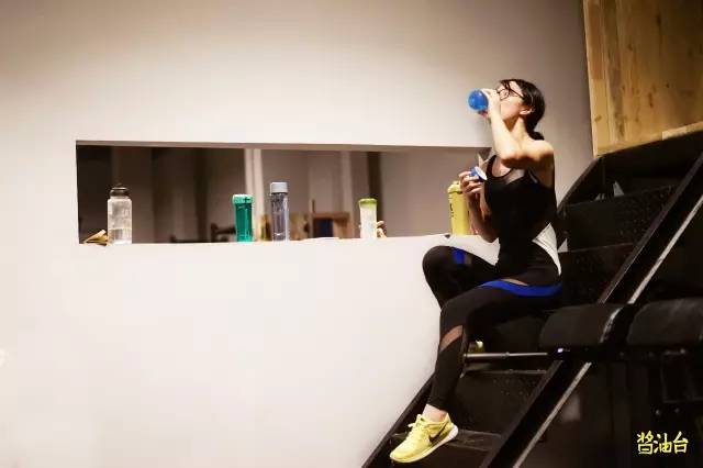 健身女日常穿衣,健身美女穿搭