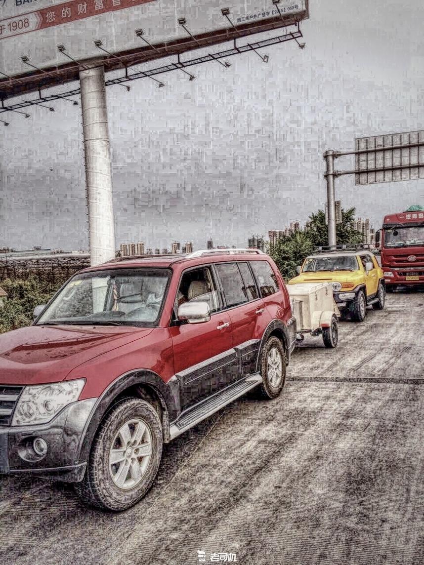 三菱帕杰罗和普拉多比试越野,三菱帕杰罗越野对比丰田霸道