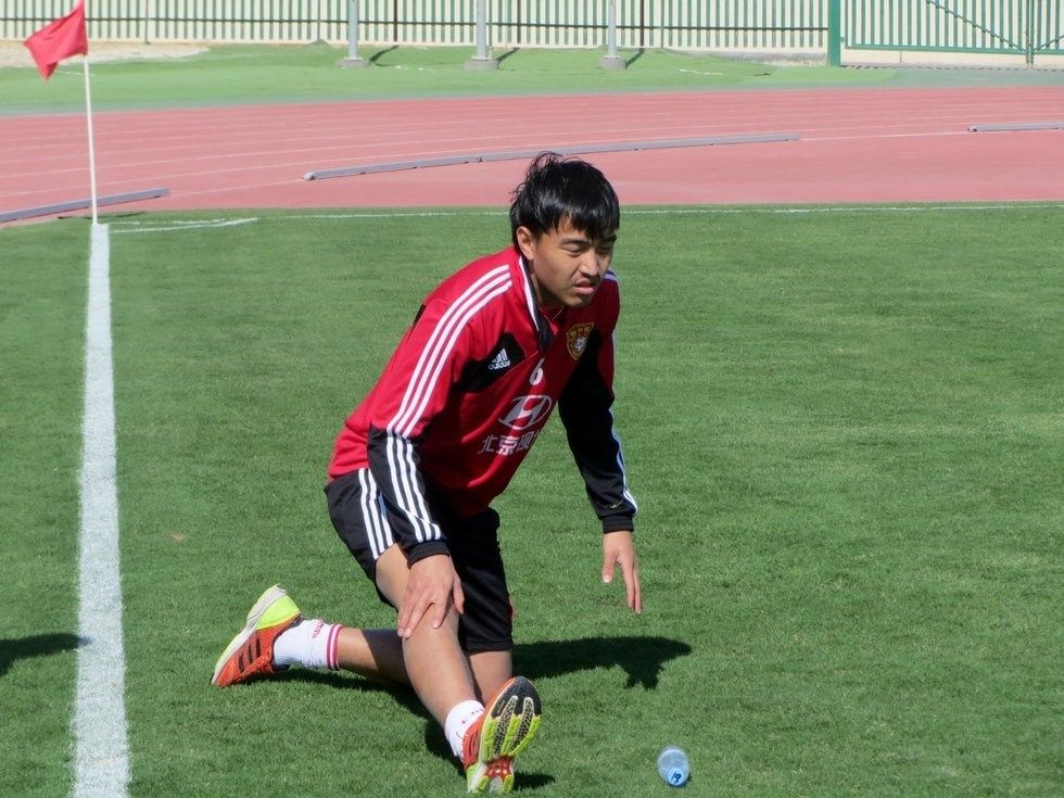 武磊脸红吗？冯潇霆拯救了国足，那一刻球迷激动落泪