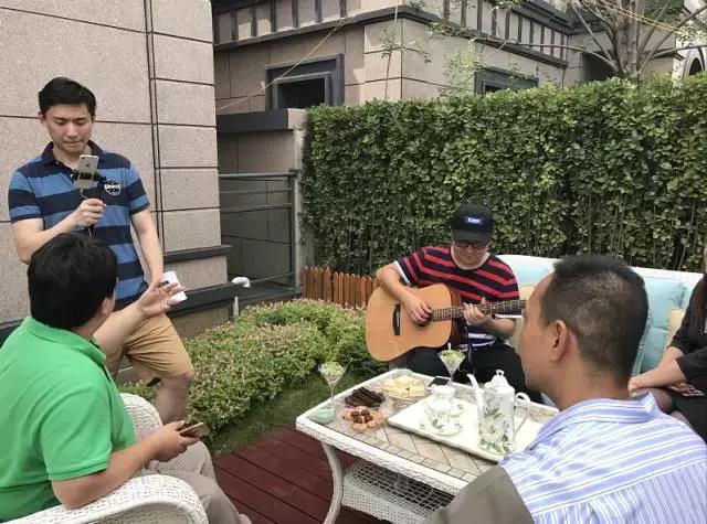 这个周末一边听董路唱歌，一边听佳爷杨洋侃房~