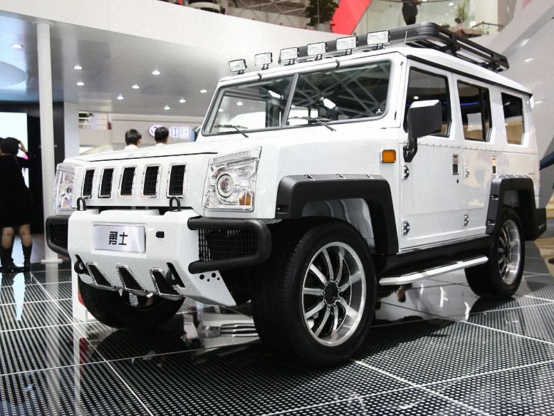 全面超越悍马，国产越野车售价百万，跟它比吴京开的BJ40就像玩具