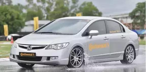 九代本田思域2.0s零百加速,十代本田思域1.5t涡轮