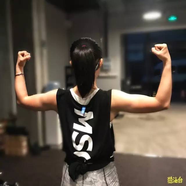 健身女日常穿衣,健身美女穿搭