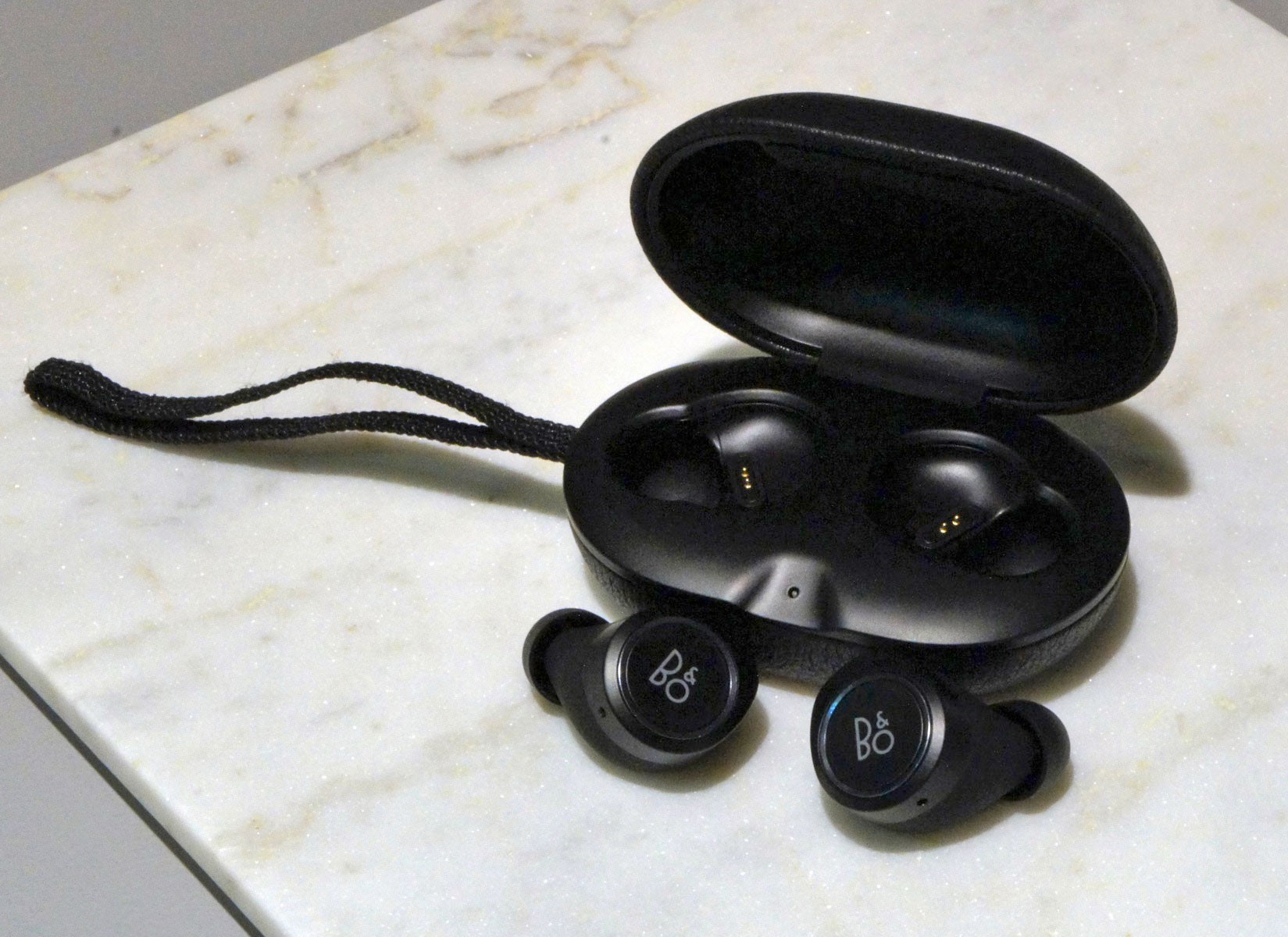 所有无线耳机的使用说明,盒装无线耳机如何使用