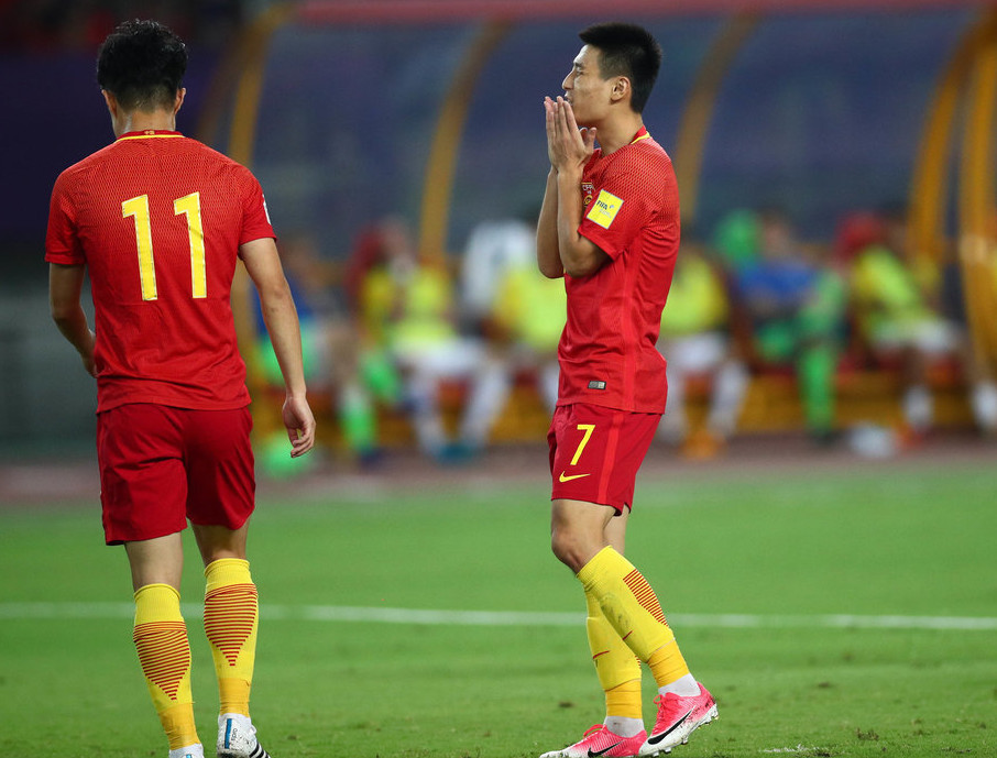 武磊脸红吗？冯潇霆拯救了国足，那一刻球迷激动落泪