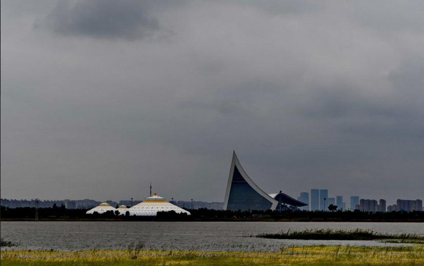 带着漂亮女友逛鄂尔多斯蒙古源流