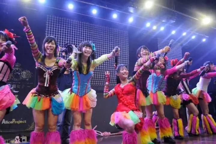 日本天团akb48,akb48是地下偶像吗