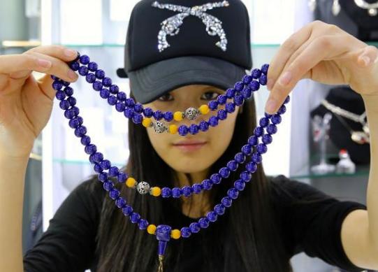 哪些明星佩戴青金石,明星佩戴青金石好看吗