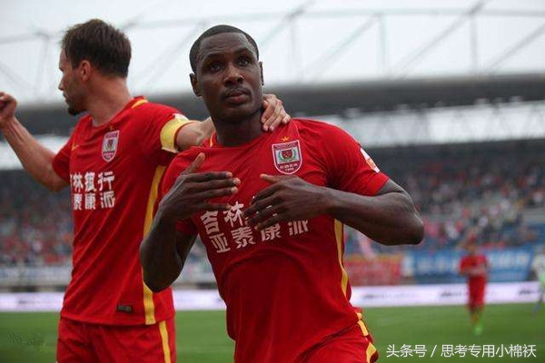 中超又躺枪！两外援怒怼球迷被指耍大牌：滚回低水平联赛赚钱吧！