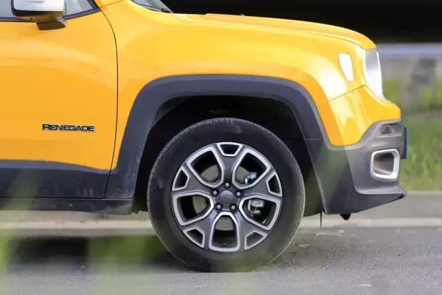 jeep自由侠2.09at油耗,jeep自由侠四驱雪地测评