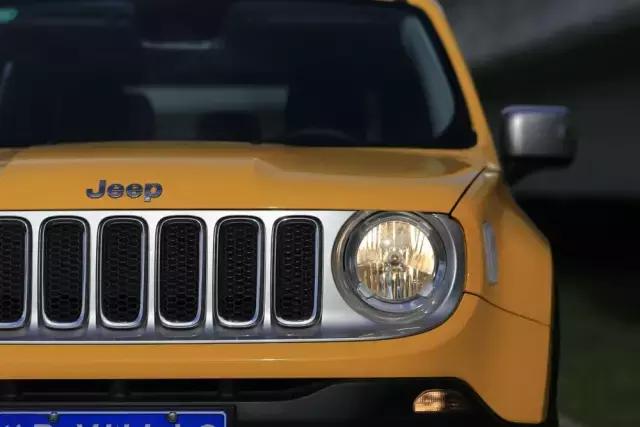 jeep自由侠2.09at油耗,jeep自由侠四驱雪地测评