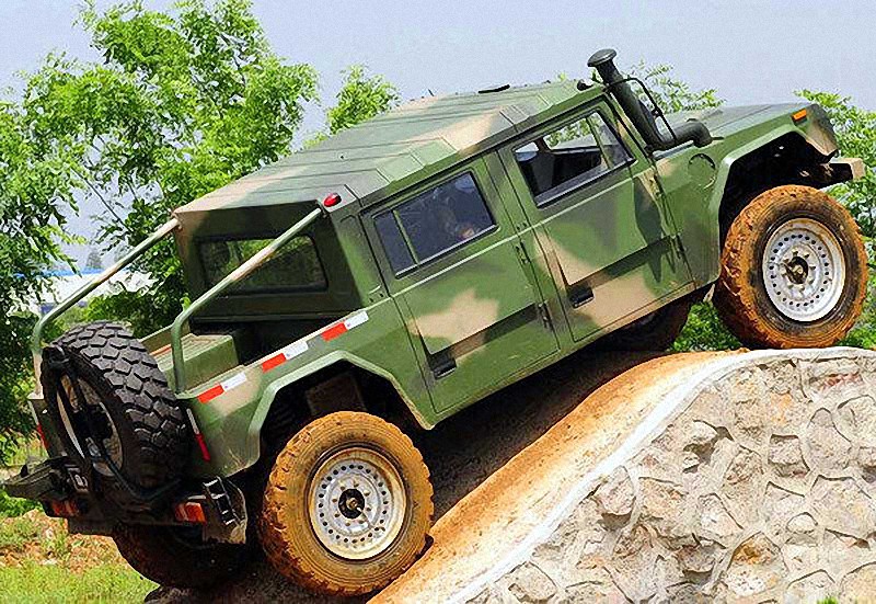 全面超越悍马，国产越野车售价百万，跟它比吴京开的BJ40就像玩具