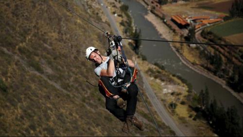 相当惊悚！这3家开在悬崖的店，睁眼就是万丈深渊！你敢去吗？
