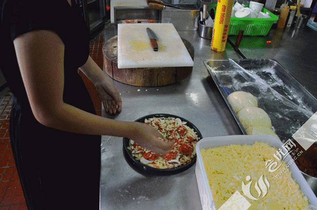 有颜值的披萨制作,合川女汉子