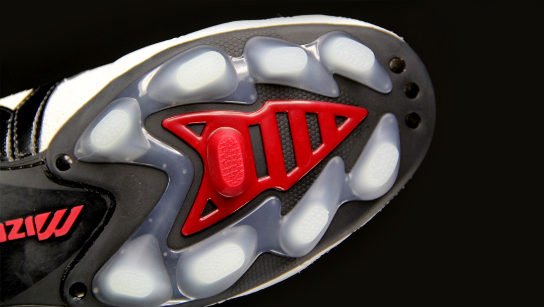 公认脚感最好的10双足球鞋美津浓,美津浓莫雷拉morelianeo4黑金