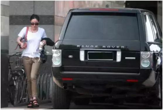 玩越野的另一道风景线，女星辣妹