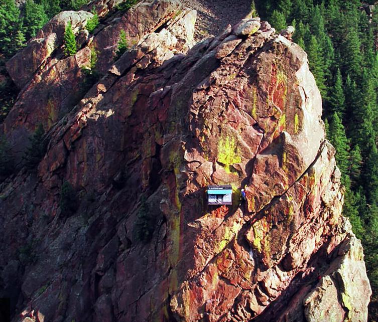 相当惊悚！这3家开在悬崖的店，睁眼就是万丈深渊！你敢去吗？