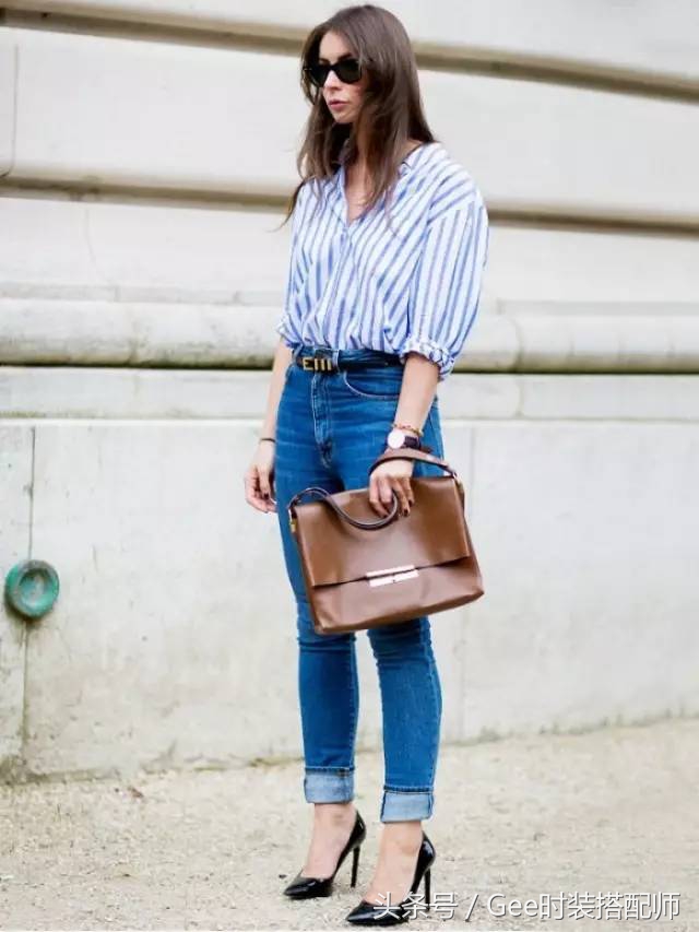 牛仔裤的搭配技巧让你穿出青春感,牛仔裤怎么搭配显得又高又好看