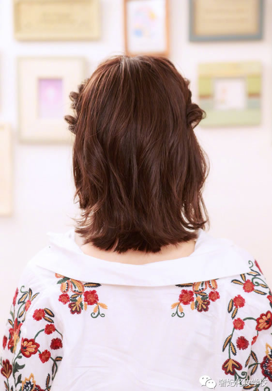 秋天适合戴帽子的编发教程中长发,适合秋天的新中式简单编发