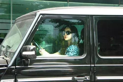 玩越野的另一道风景线，女星辣妹