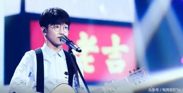 他无人问津却坚持理想，最终在选秀节目中大放异彩