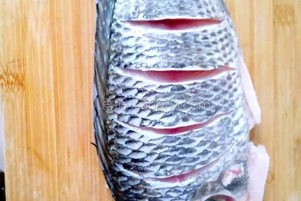 无水炖鱼的正确方法,炖鱼要用什么水最好吃窍门