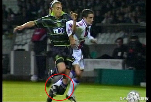 足球场上令人毛骨悚然的受伤场面,足球受伤恐怖瞬间剪辑