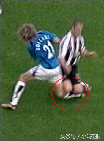 足球场上令人毛骨悚然的受伤场面,足球受伤恐怖瞬间剪辑