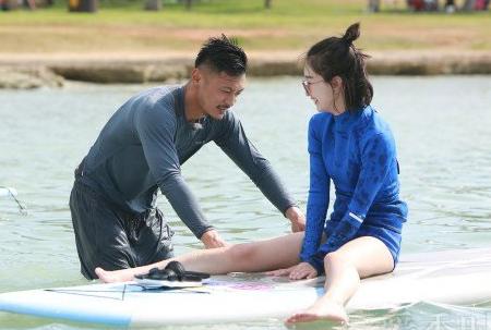 余文乐冯文娟是什么关系,冯文娟丈夫