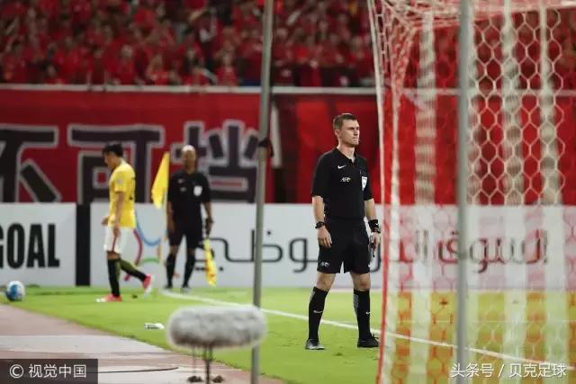 底线裁判吹罚犯规如何换位,底线裁判还有吗