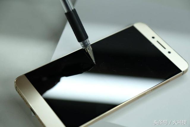 苹果贴全面屏膜还是半屏膜好,曲面屏手机贴钢化膜还是水凝膜好