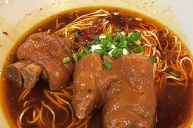 重庆渝中区十大必吃饭店,重庆不能错过的三家火锅店