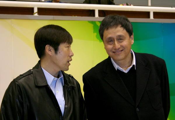 他们是新球迷的引路人五大足球评论员不分伯仲