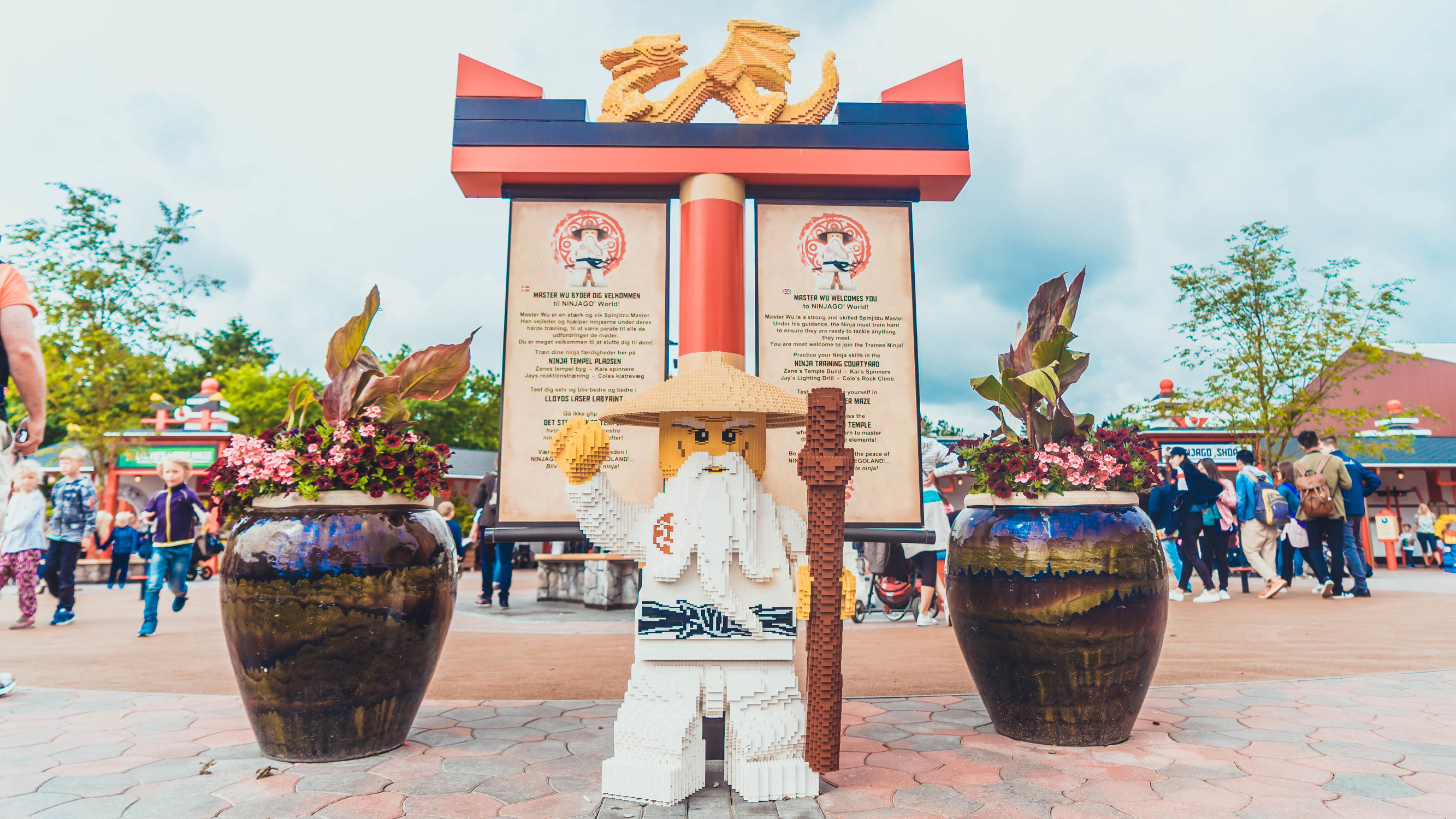 由8块积木拼成的小积木,超级巨型大的游乐场搭建