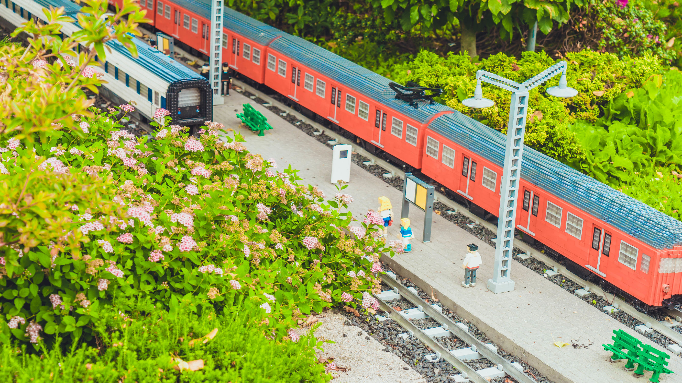 由8块积木拼成的小积木,超级巨型大的游乐场搭建