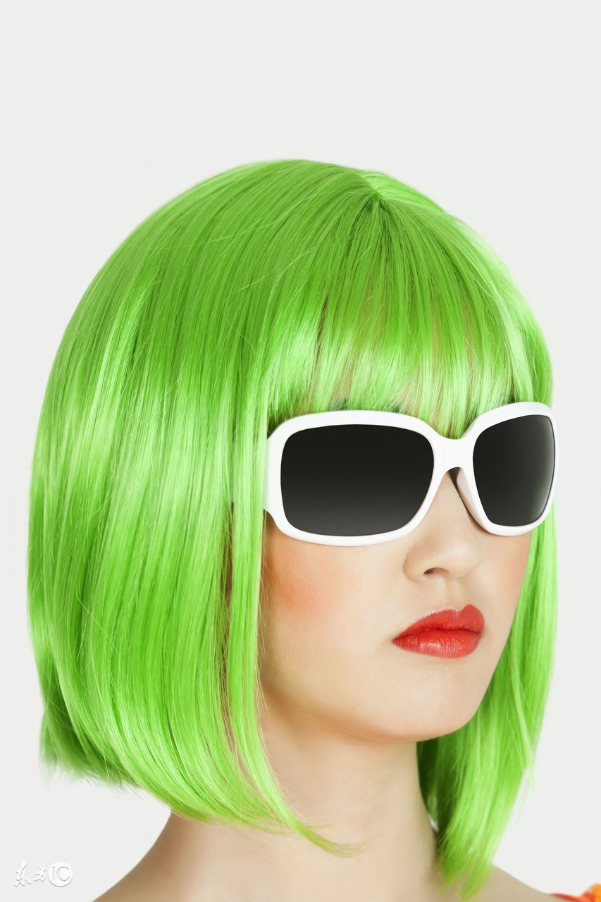 女子染发头皮变绿休克千万别再染发了白发变黑发学会只要3分钟